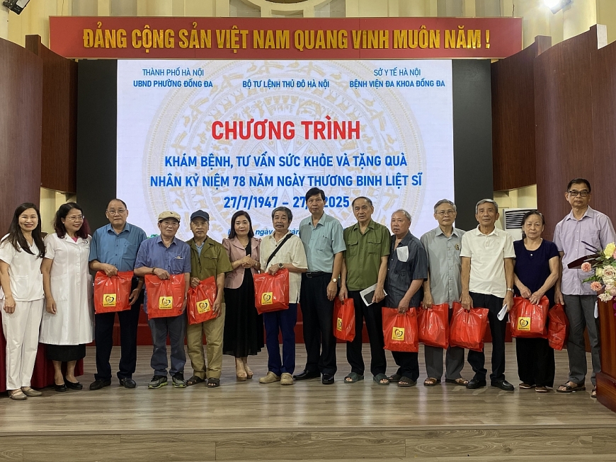 Bệnh viện Đa khoa Đống Đa chăm sóc sức khỏe cho 150 đối tượng chính sách nhân kỷ niệm Ngày Thương binh - Liệt sĩ