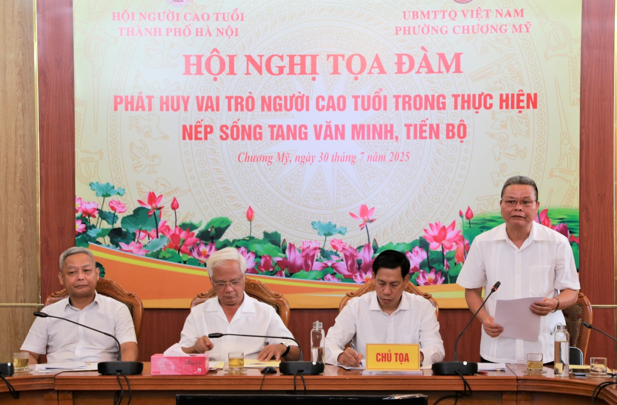 Ông Phạm Huy Giáp khai mạc tọa đàm