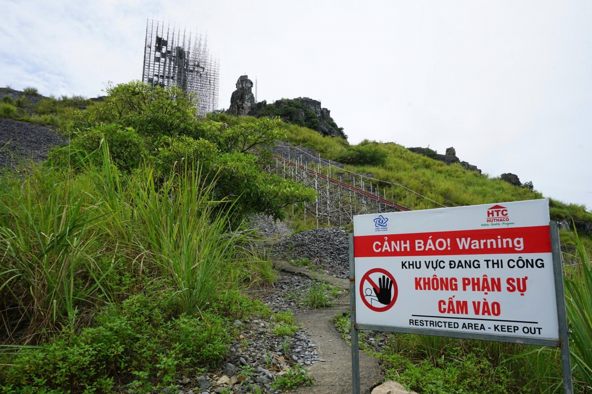 Thanh Hóa: Dự án gia cố công trình cứu Hòn Vọng Phu trên đỉnh núi