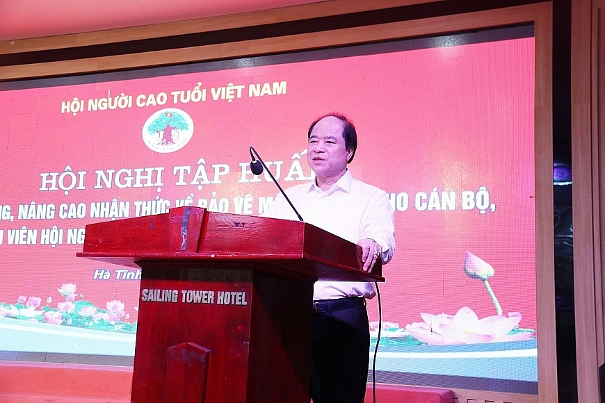 Ông Trương Xuân Cừ, Phó Chủ tịch Thường trực Trung ương Hội NCT Việt Nam phát biểu tại Hội nghị.