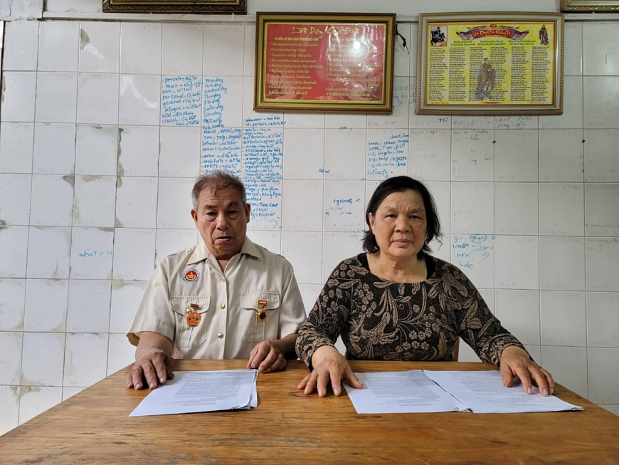 Ông Lê Công Hồng và vợ là bà Bùi Thị Tâm