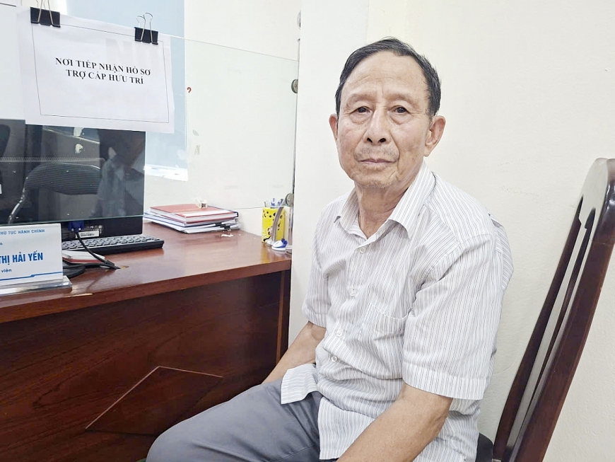 Ông Nguyễn Văn Sơn, thôn Tả Thanh Oai, là hội viên Hội Người cao tuổi xã Đại Thanh chia sẻ về làm thủ tục hành chính khi thực hiện việc vận hành chính quyền 2 cấp tại xã Đại Thanh.