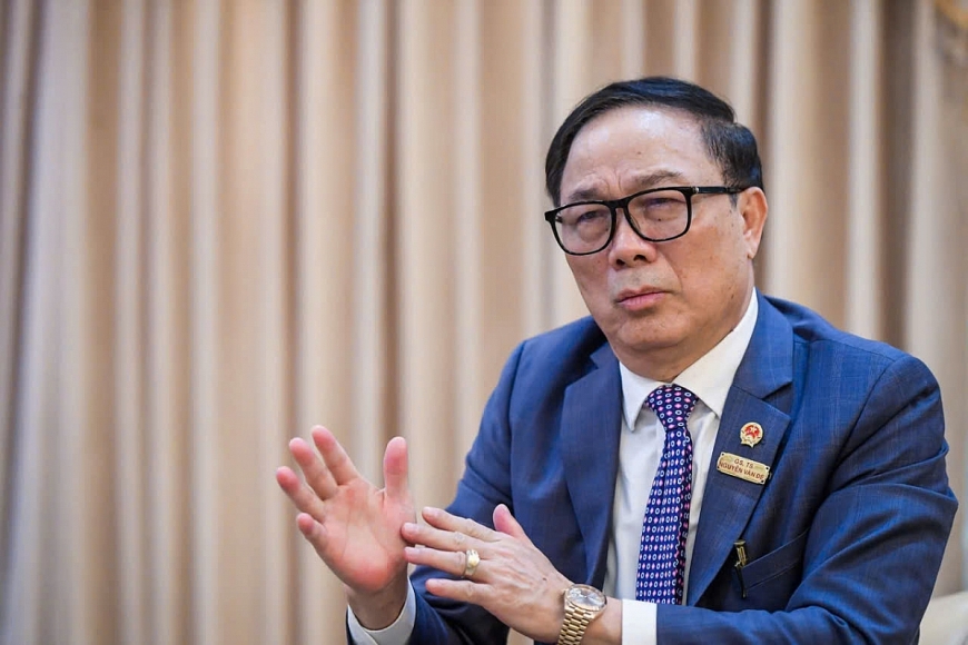 GS. Viện sĩ Nguyễn Văn Đệ, Ủy viên Đoàn Chủ tịch MTTQ, các đoàn thể Trung ương, Chủ tịch Hiệp hội Bệnh viện Tư nhân Việt Nam, Thành viên Hội đồng tư vấn cải cách thủ tục hành chính của Thủ tướng Chính phủ, Chủ tịch HĐQT Tổng Công ty CP Hợp Lực.