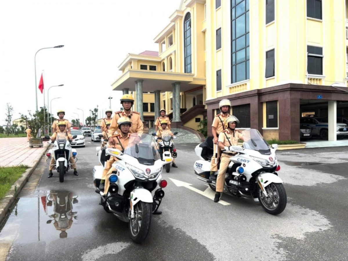 Phòng CSGT cũng tăng cường kiểm tra, kiểm soát tại các tuyến, địa bàn trọng điểm, kịp thời phát hiện và trấn áp các loại tội phạm lợi dụng giao thông hoạt động