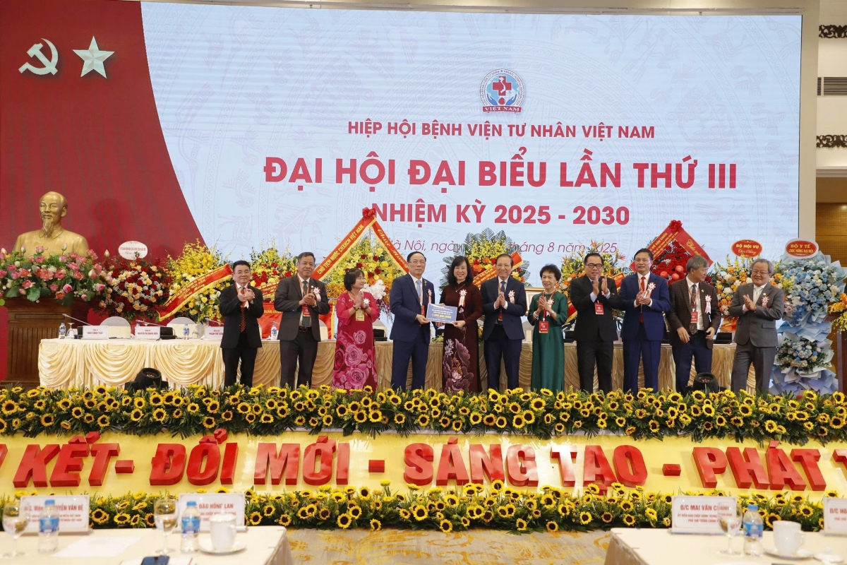 Tại đại hội, Hiệp hội đã quyên góp ủng hộ 800 triệu đồng, thông qua MTTQ Việt Nam để hỗ trợ xây nhà cho hộ nghèo và 1 tỷ đồng Thông qua Bộ Y tế hỗ trợ đồng bào tỉnh Điện Biên khắc phục hậu quả đợt mưa lũ đang diễn ra (trong đó Tổng công ty CP Hợp Lực Thanh Hóa trao tặng 500 triệu đồng).