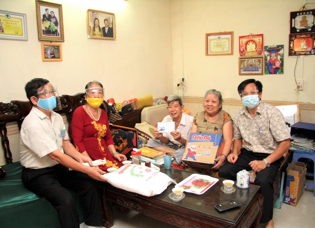 Người cao tuổi Thủ đô gương mẫu xây dựng người Hà Nội thanh lịch, văn minh