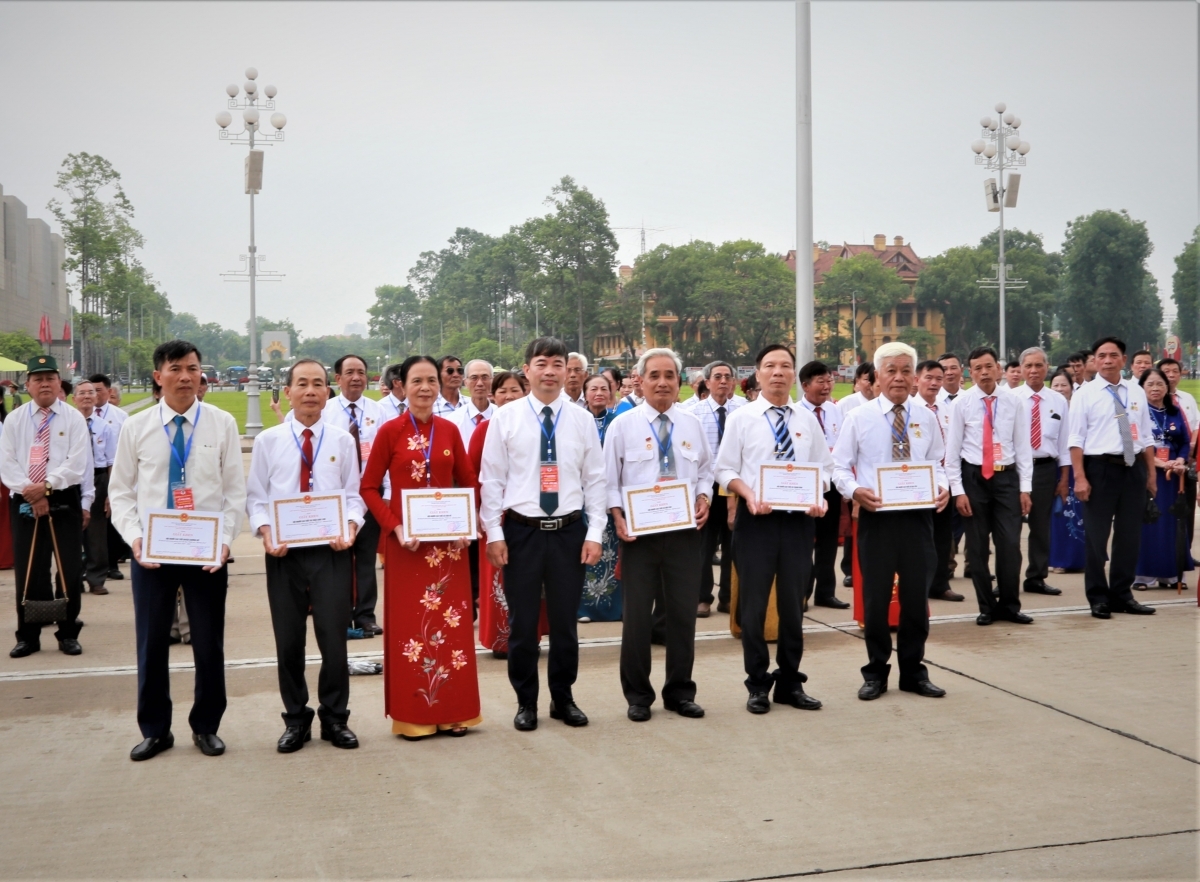 Người cao tuổi Thủ đô gương mẫu xây dựng người Hà Nội thanh lịch, văn minh