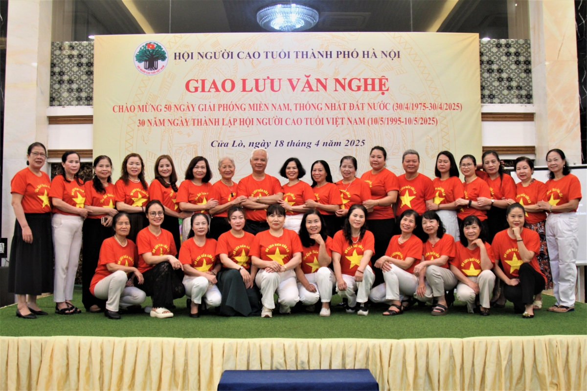 Người cao tuổi Thủ đô gương mẫu xây dựng người Hà Nội thanh lịch, văn minh