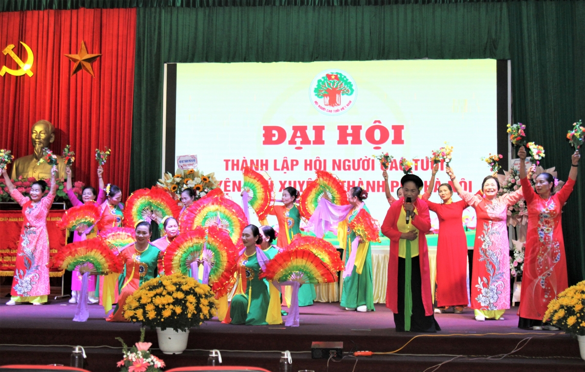 Người cao tuổi Thủ đô gương mẫu xây dựng người Hà Nội thanh lịch, văn minh