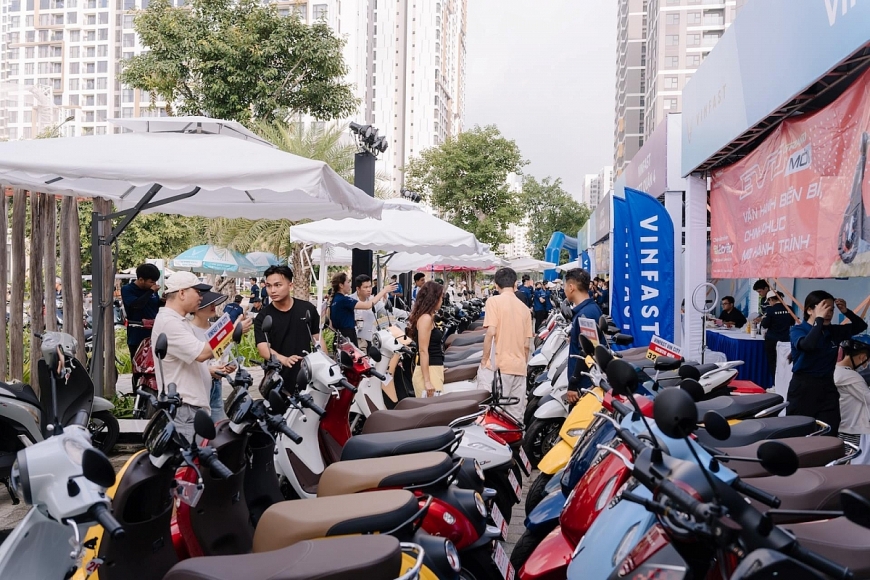 Rất đông khách hàng có mặt tại các sự kiện để tận tay trải nghiệm nhiều dòng xe máy điện của VinFast