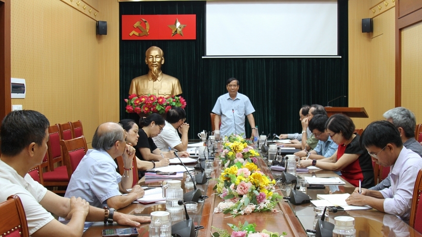 Chủ tịch Nguyễn Thanh Bình chủ trì cuộc họp.