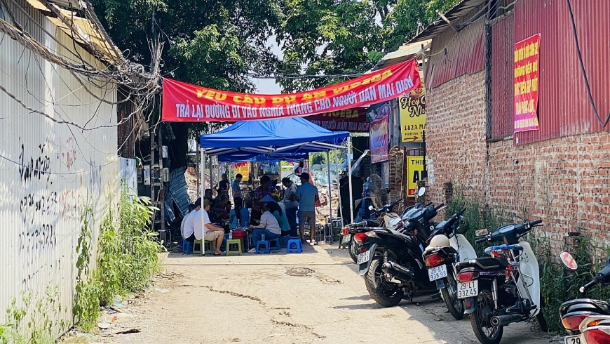 UBND phường yêu cầu chủ đầu tư tạo điều kiện, bảo đảm an toàn cho người dân vào nghĩa trang