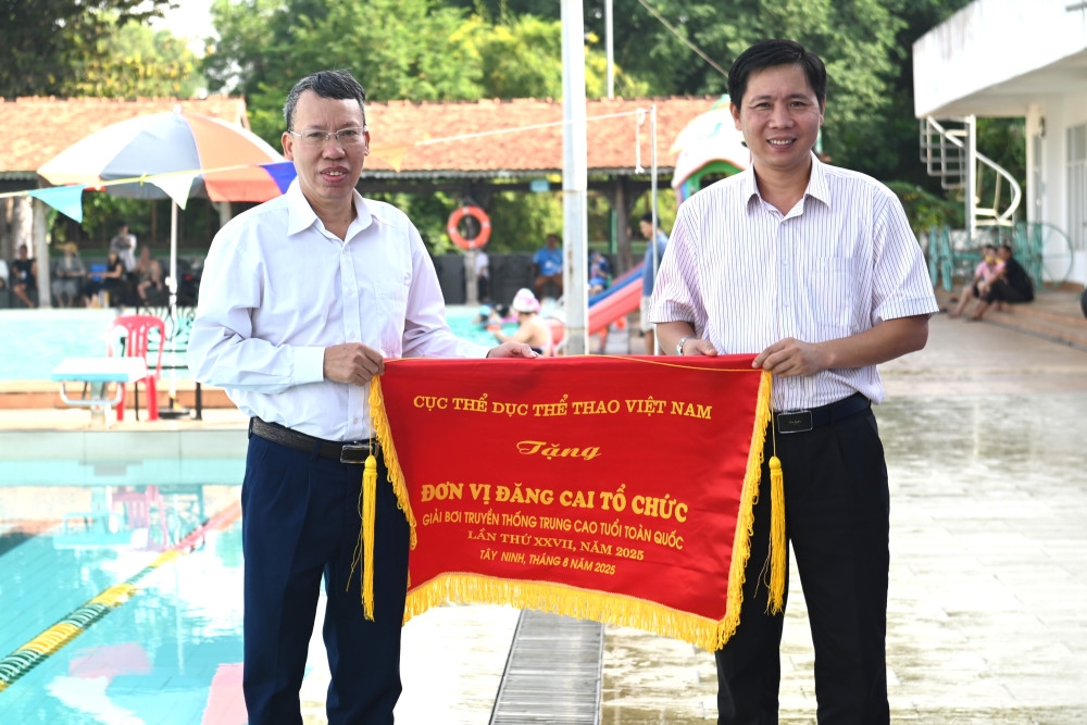 Bế mạc giải bơi truyền thống Trung cao tuổi toàn quốc lần thứ XXVII năm 2025 Bế mạc giải bơi truyền thống Trung cao tuổi toàn quốc lần thứ XXVII năm 2025