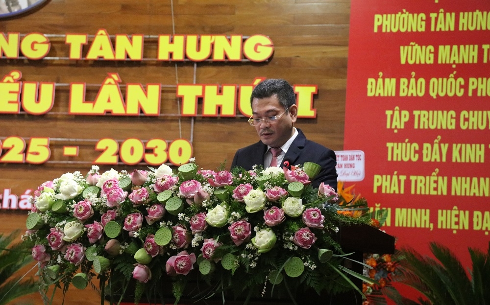 Bí thư Đảng ủy, Chủ tịch HĐND phường Tân Hưng Hoàng Minh Tuấn Anh phát biểu 