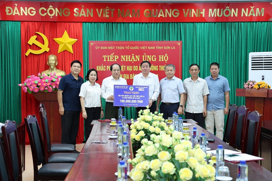 Hội NCT Việt Nam sẻ chia với đồng bào vùng lũ Điện Biên và Sơn La