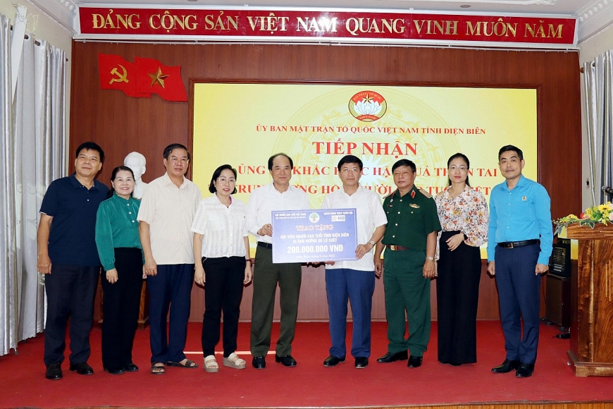 Hội NCT Việt Nam sẻ chia với đồng bào vùng lũ Điện Biên và Sơn La