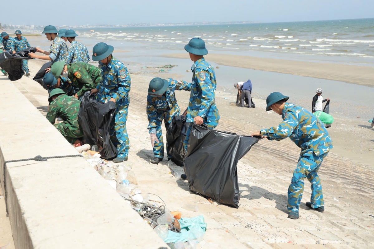 Lâm Đồng ra quân giữ gìn môi trường biển