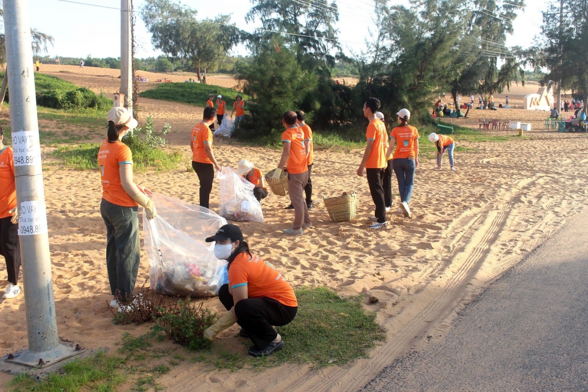 Lâm Đồng ra quân giữ gìn môi trường biển