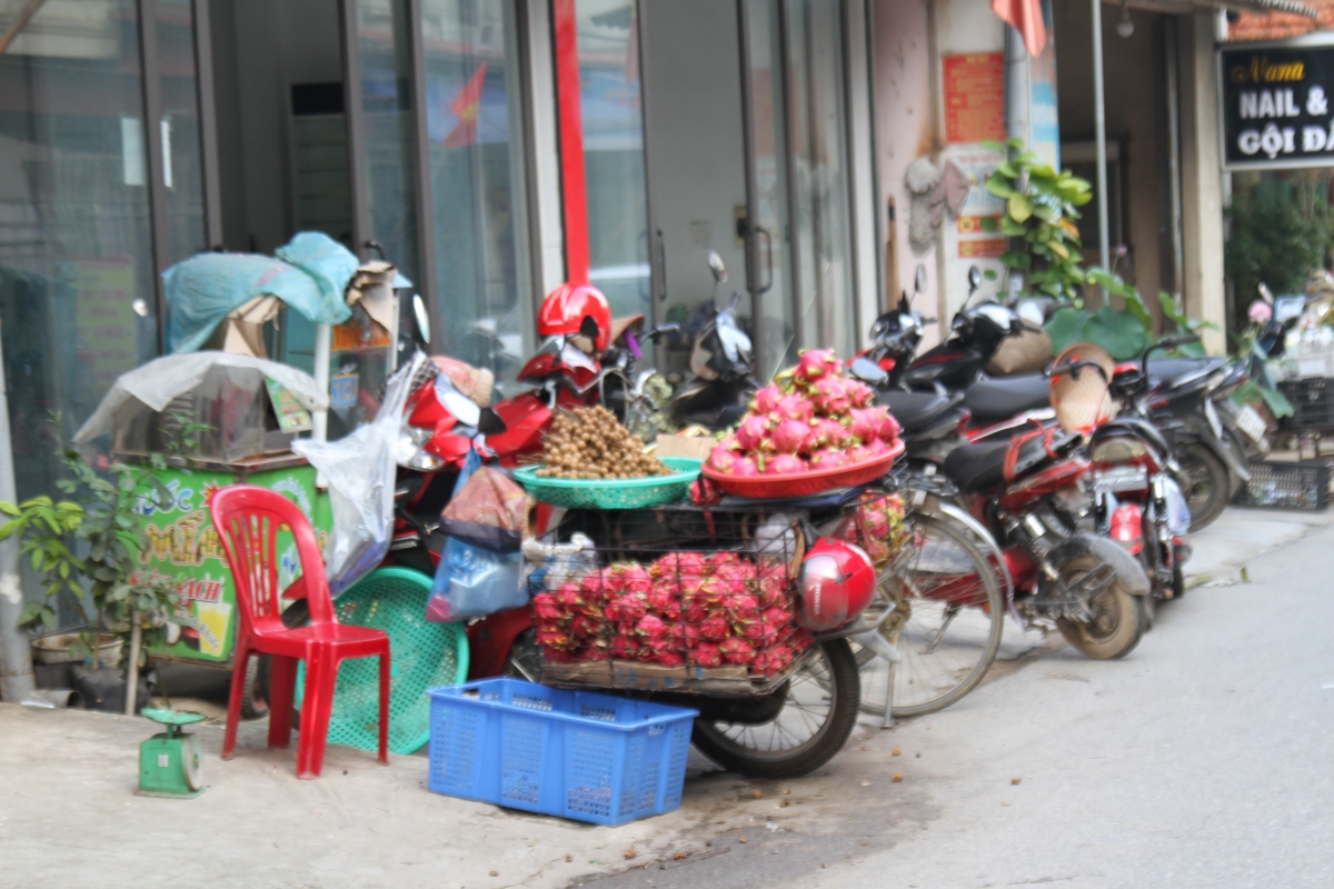 Bao giờ chấm dứt tình trạng họp chợ lấn chiếm hành lang giao thông?
