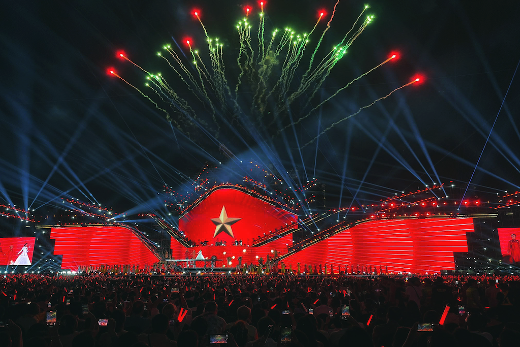 “V-Concert Rạng rỡ Việt Nam”: “Đêm huyền thoại” kích hoạt thành phố Expo đầu tiên tại Việt Nam