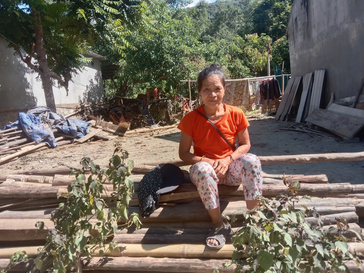 mẹ con bà Vi Thị Hương vẫn đang phải sống cảnh màn trời chiếu đất