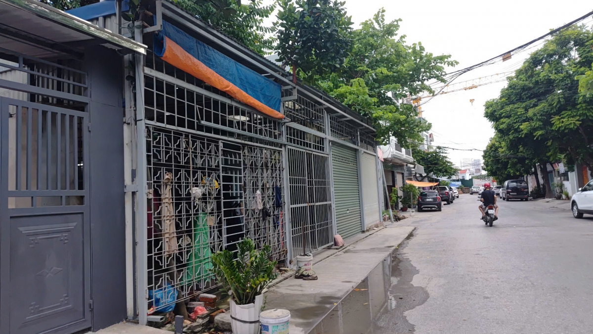 Căn nhà nơi ông P. sinh sống cùng vợ và con trai mấy chục năm qua