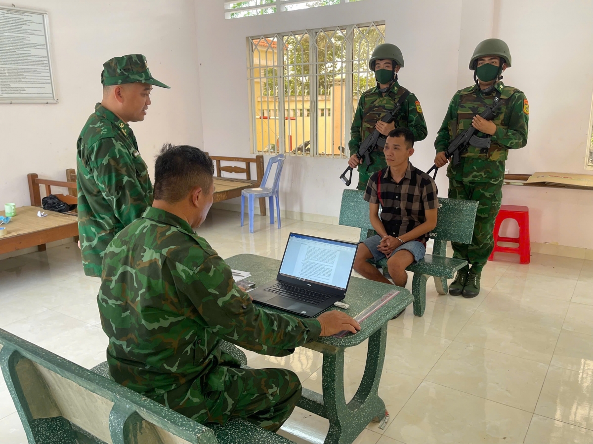 Bắt giữ đối tượng vận chuyển trái phép chất ma tu‎ý từ Campuchia về Việt Nam