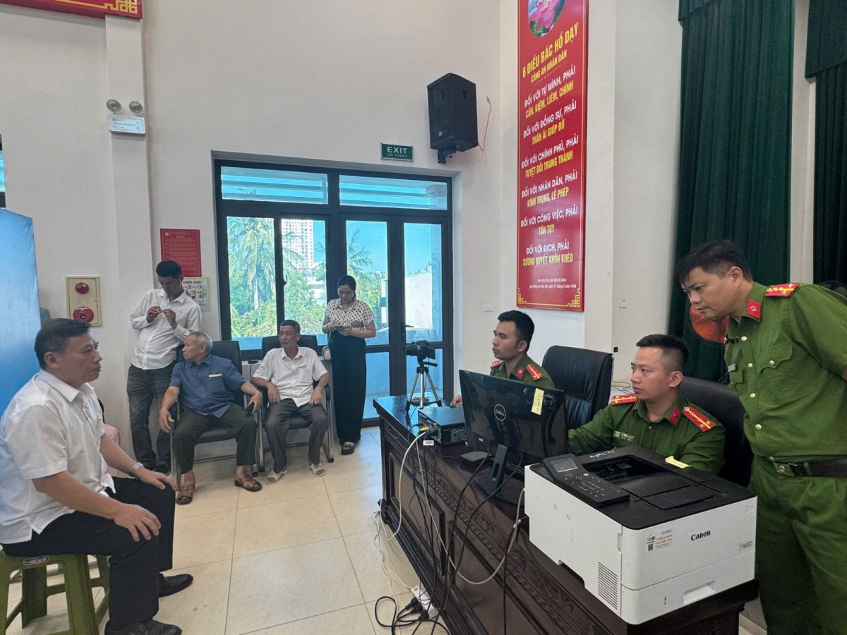 Công tác cấp Thẻ đảng viên trên nền CSDLQG về DC tại phường Hạc Thành, tỉnh Thanh Hóa