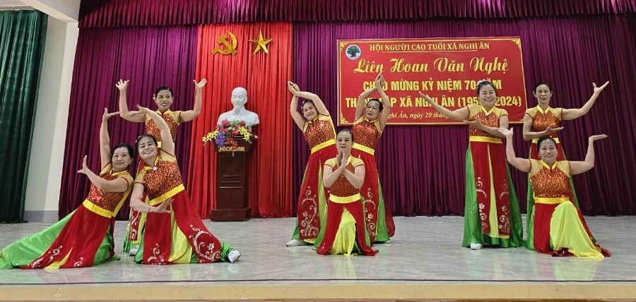 Tiết mục văn nghệ của hội viên NCT trên địa bàn tỉnh Nghệ An