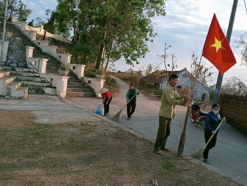 Hội viên, Chi hội phụ nữ thôn 9 hưởng ứng Phong trào “Ngày chủ nhật xanh”