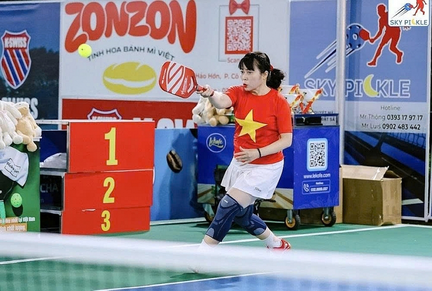 Chơi Pickleball, giờ đây là món ăn tinh thần của bà Nguyễn Ngọc Trang, 58 tuổi, phường Tân Hưng, TP Hồ Chí Minh