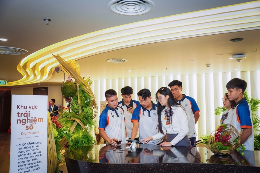 VPBank Flagship Hà Nội đánh dấu bước tiến mới trong hành trình chuyển đổi số toàn diện và nâng cao trải nghiệm khách hàng