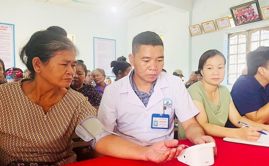 Khám bệnh, cấp thuốc miễn phí cho NCT trên địa bàn tỉnh.