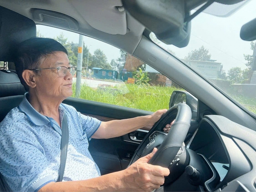 Sau khi chia tay chiếc Fiat, đến năm 2023, tôi và gia đình đã sắm được chiếc xế hộp riêng - chuyên trách đưa đón cả nhà mỗi lần đi xa. 