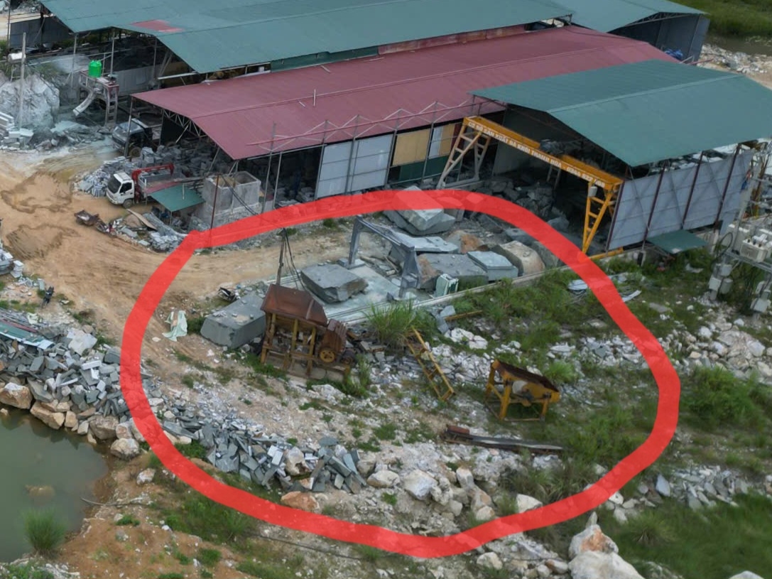 Mỏ đá không có trong quy hoạch khoáng sản, không thông qua đấu giá vẫn được cấp phép khai thác