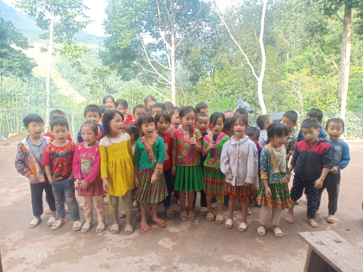 Kỳ 1: Từ giấc mơ tuổi thơ đến hành trình vượt núi mang con chữ