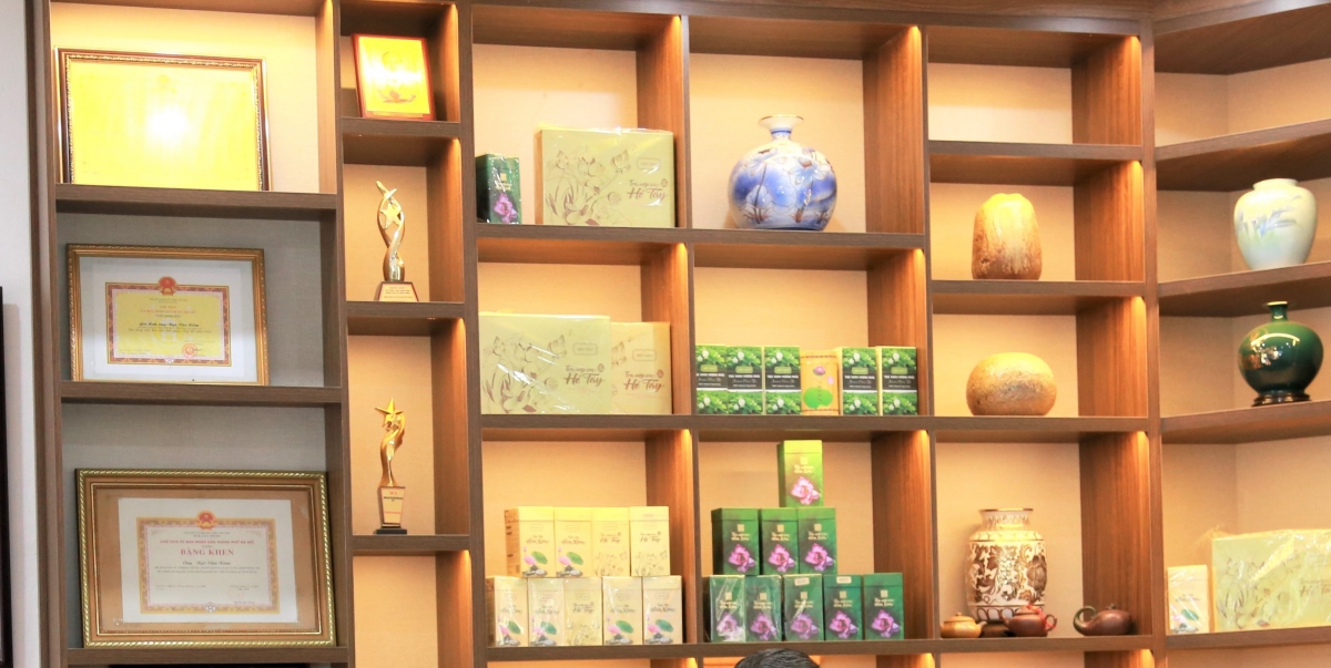 Giữ hồn sen Tây Hồ - câu chuyện từ gia đình nghệ nhân Lưu Thị Hiền