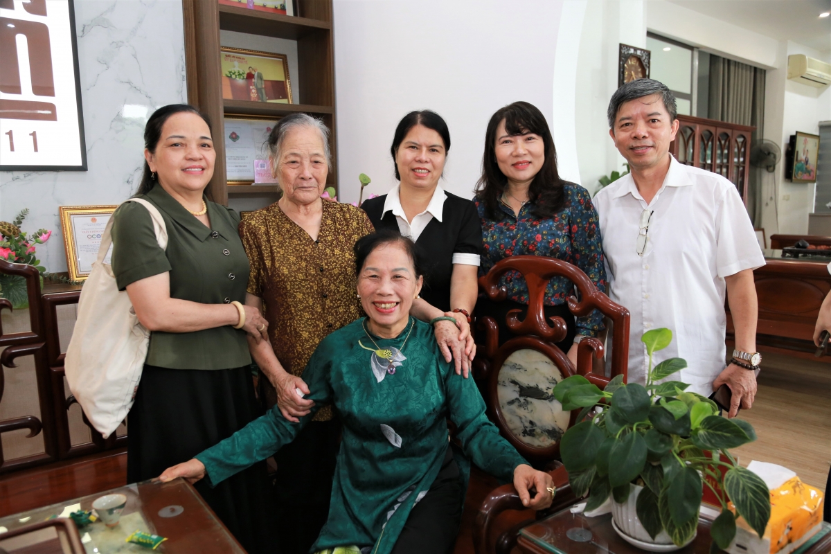 Giữ hồn sen Tây Hồ - câu chuyện từ gia đình nghệ nhân Lưu Thị Hiền