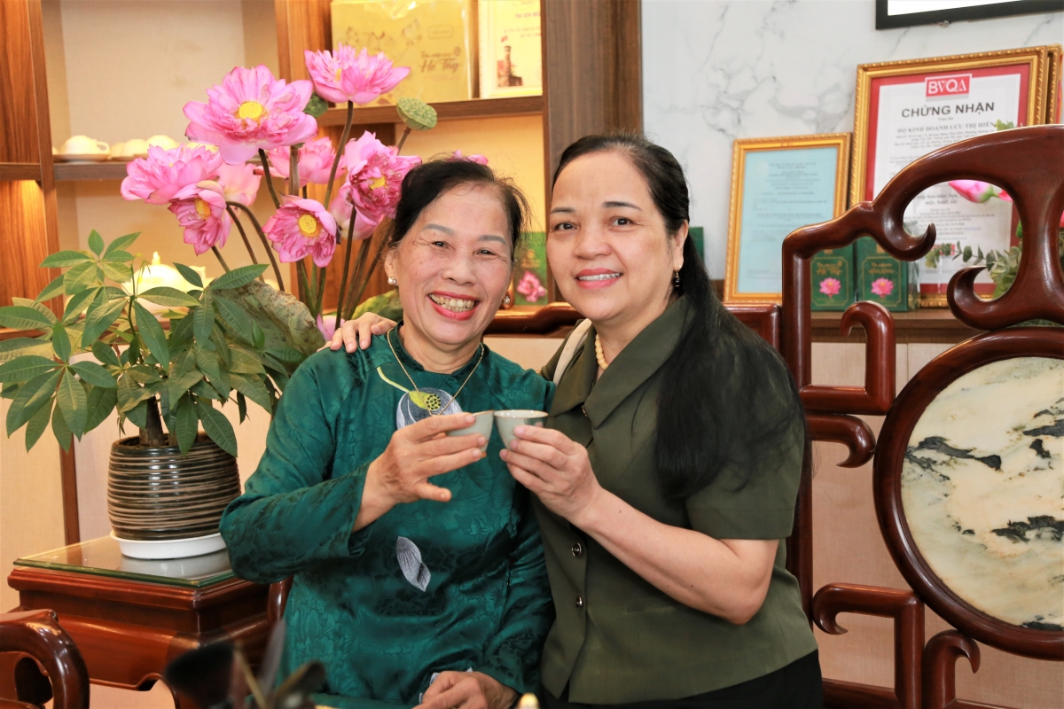 Giữ hồn sen Tây Hồ - câu chuyện từ gia đình nghệ nhân Lưu Thị Hiền