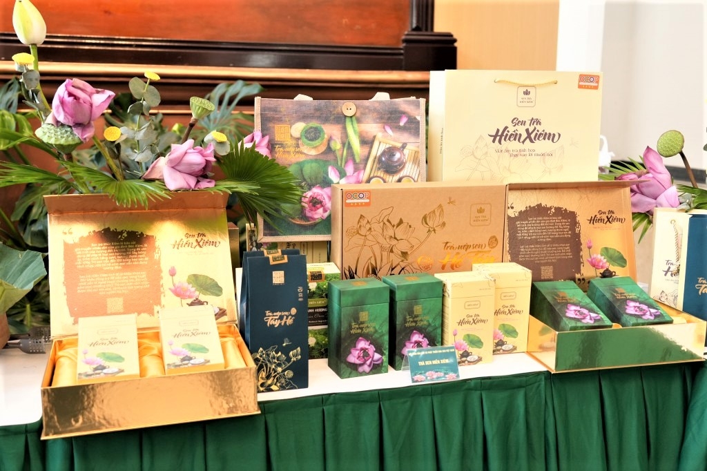 Giữ hồn sen Tây Hồ - câu chuyện từ gia đình nghệ nhân Lưu Thị Hiền