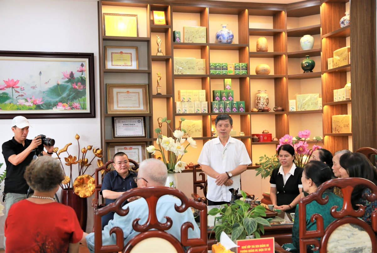 Giữ hồn sen Tây Hồ - câu chuyện từ gia đình nghệ nhân Lưu Thị Hiền