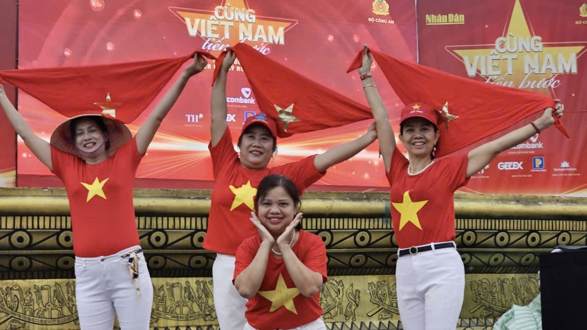 Thanh Hóa tổ chức Chương trình “Cùng Việt Nam tiến bước”