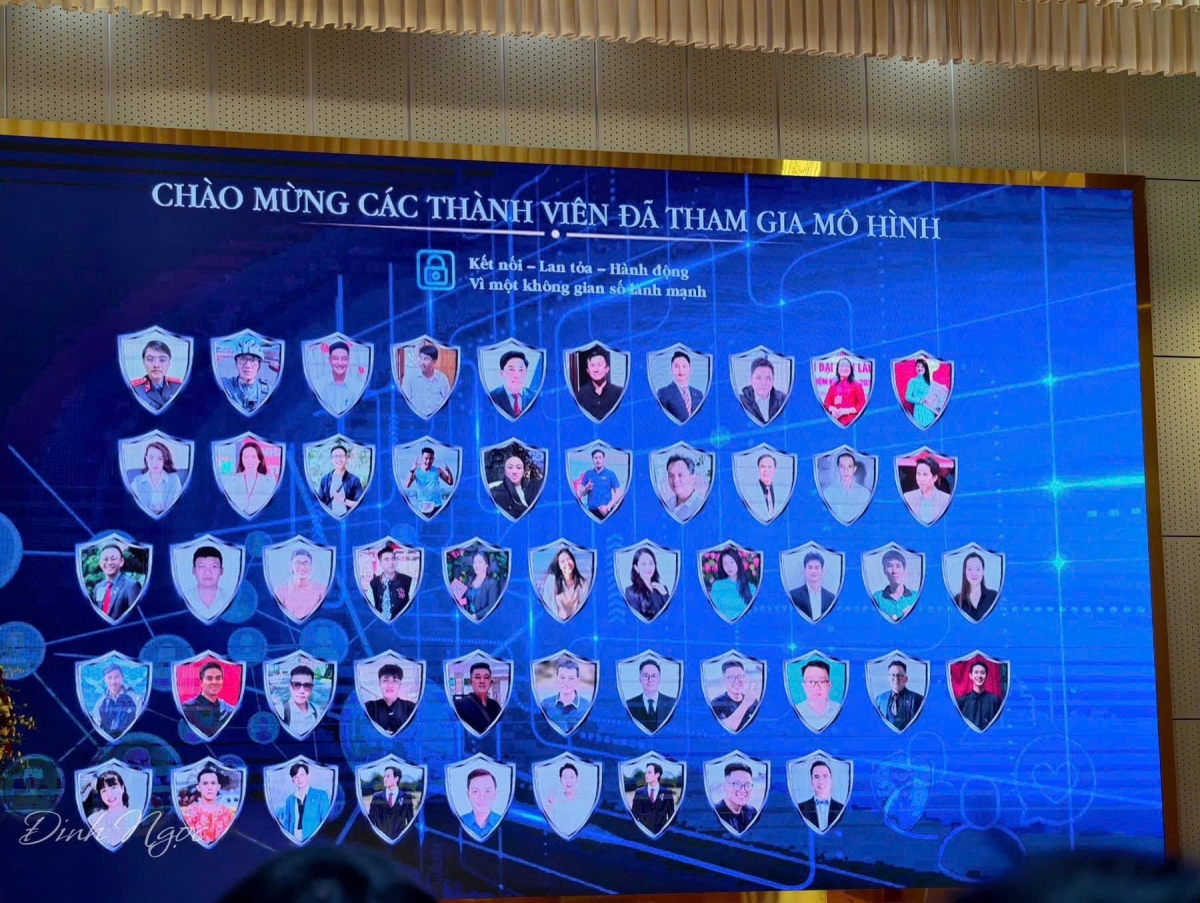 Ký cam kết điện tử mô hình không gian số an toàn, lành mạnh