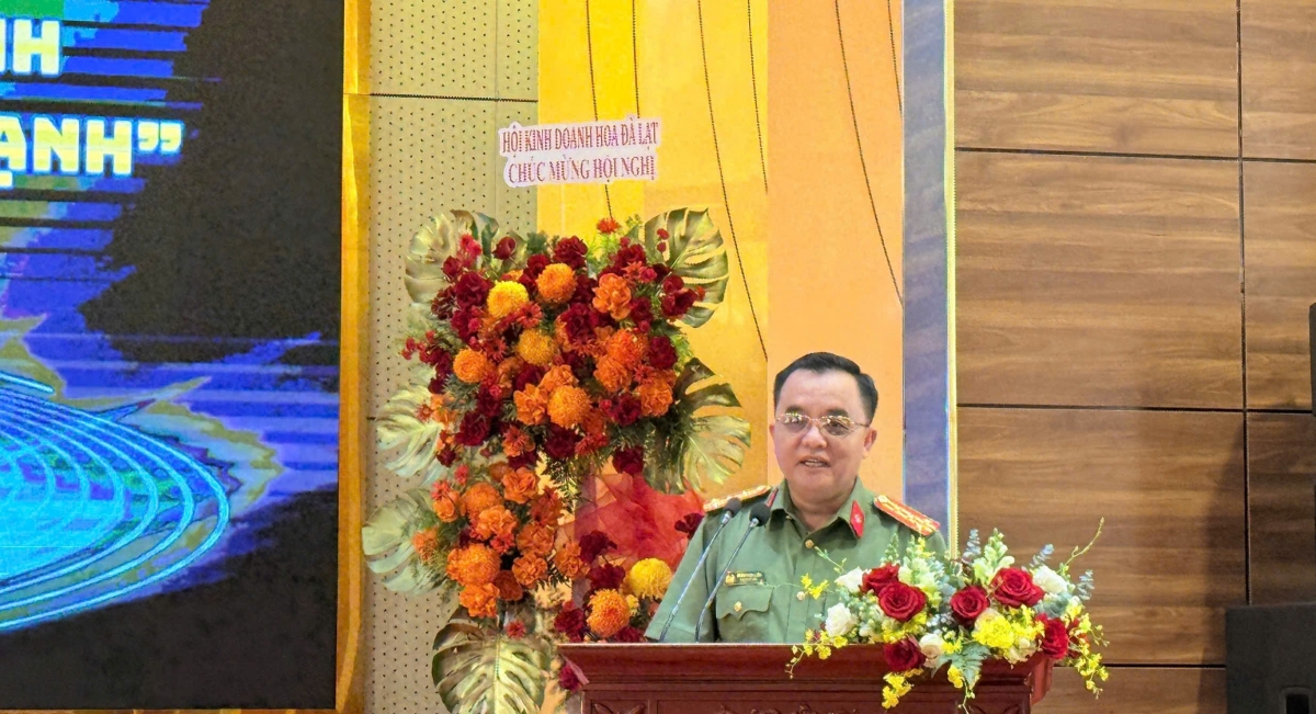 Đại tá Huỳnh Ngọc Liêm, Phó Giám đốc Công an tỉnh Lâm Đồng phát biểu khai mạc mô hình không gian số an toàn, lành mạnh