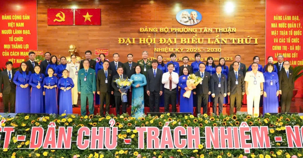 Ra mắt Ban Chấp hành Đảng bộ phường Tân Thuận nhiệm kỳ 2025 – 2030 tại Đại hội