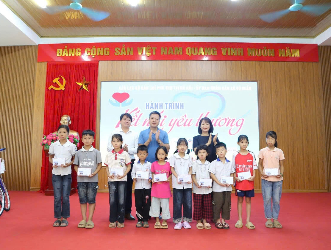 Nghĩa tình hướng về quê hương