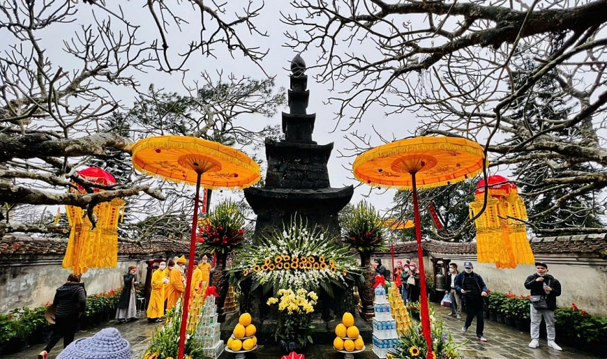 Tháp Huệ Quang một trong những điểm di tích nằm trong  vùng lõi của quần thể thể di tích và danh thắng Yên Tử - Vĩnh Nghiêm - Côn Sơn, Kiếp Bạc  