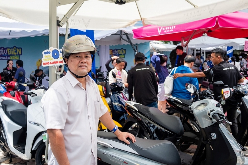 Ông Trần Văn Phương muốn mua thêm một chiếc Feliz Neo sau khi đã sở hữu mẫu Evo200 Lite