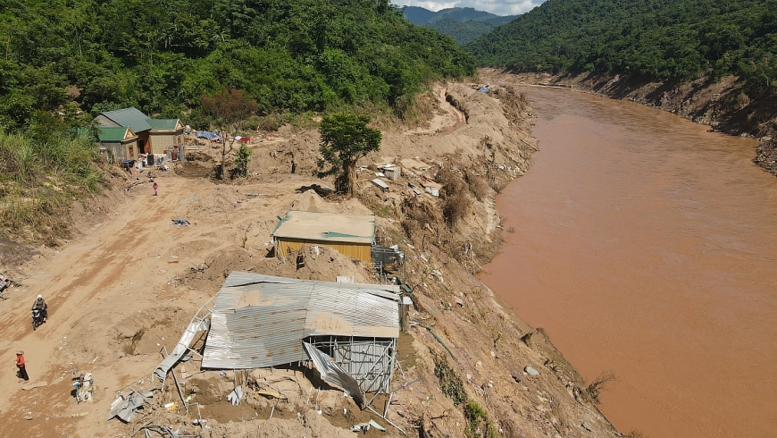 Vinamilk hỗ trợ đồng bào Nghệ An khắc phục hậu quả thiên tai