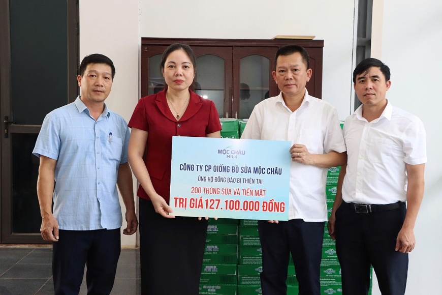 Vinamilk hỗ trợ đồng bào Nghệ An khắc phục hậu quả thiên tai